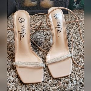 Woman's beige heels size 7